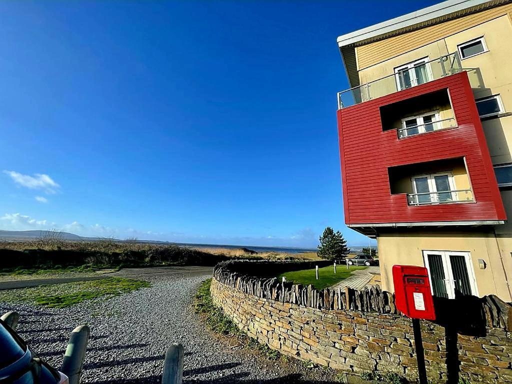 Coastal Apartment With Beach On Your Doorstep! Лланелли Экстерьер фото